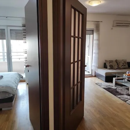 Vmn Apartment *