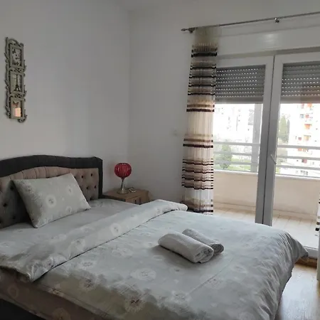 Vmn Apartment *