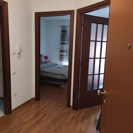 Vmn Apartment *